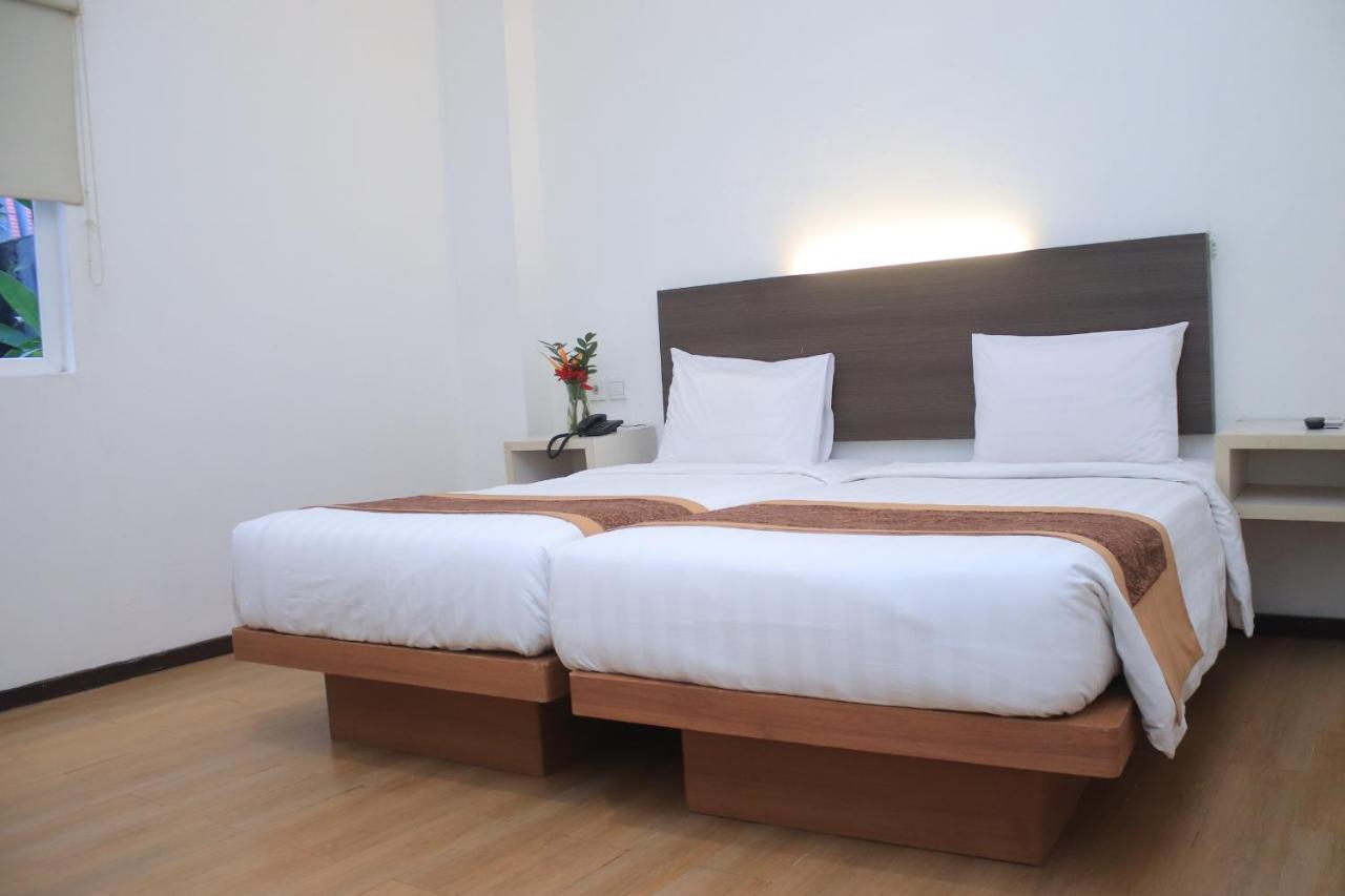 Sunwood Hotel Arianz Mataram Esterno foto