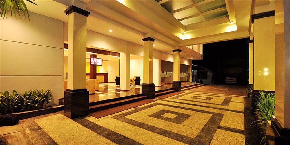Sunwood Hotel Arianz Mataram Esterno foto