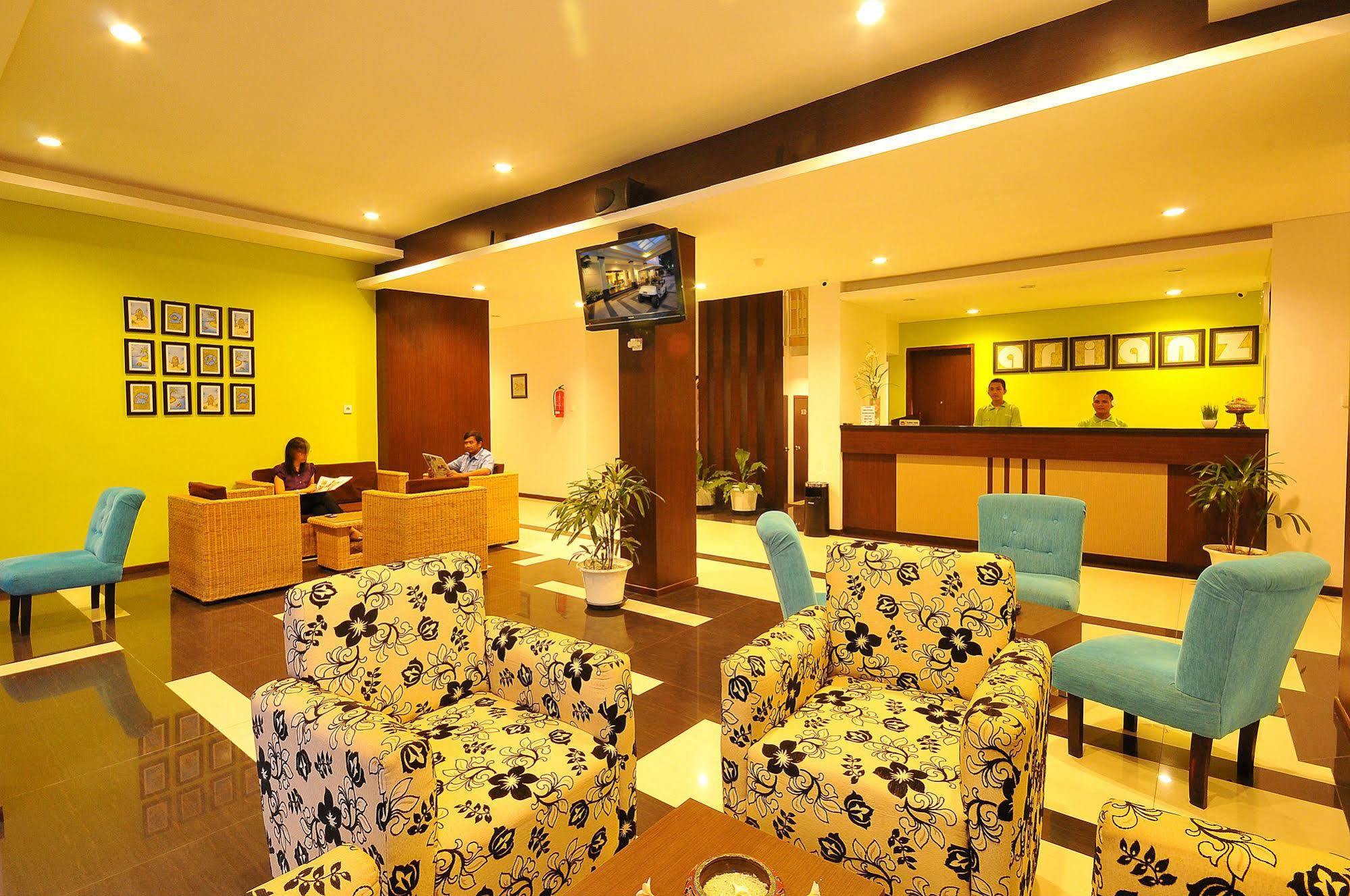 Sunwood Hotel Arianz Mataram Esterno foto