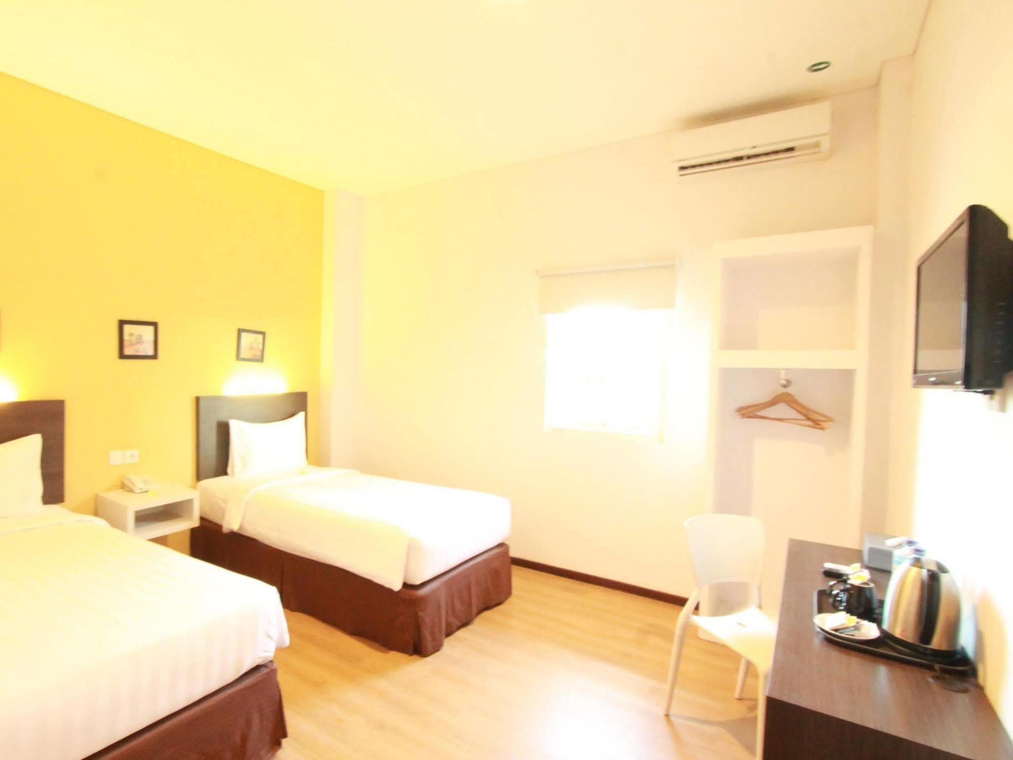 Sunwood Hotel Arianz Mataram Esterno foto