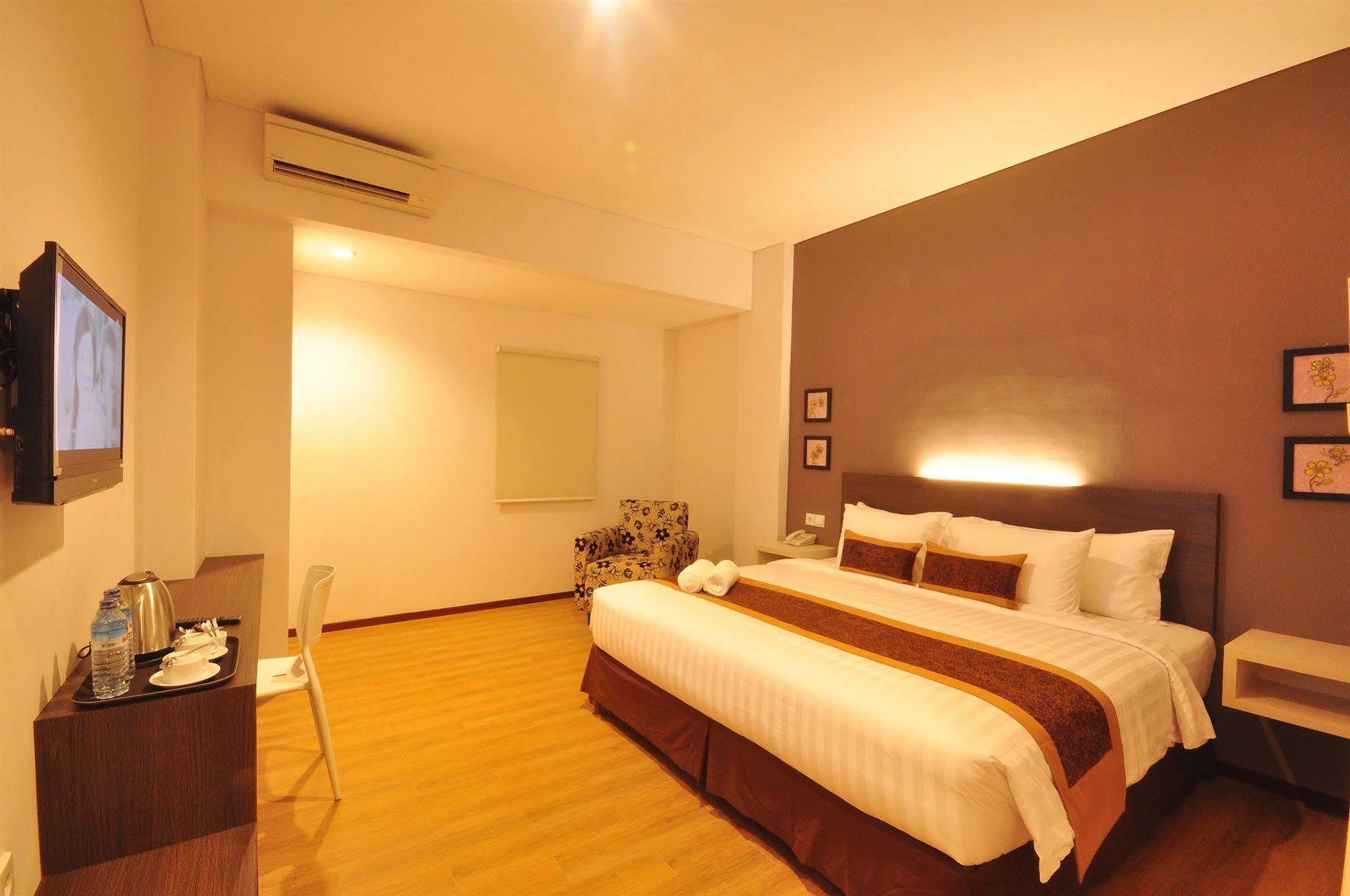 Sunwood Hotel Arianz Mataram Esterno foto