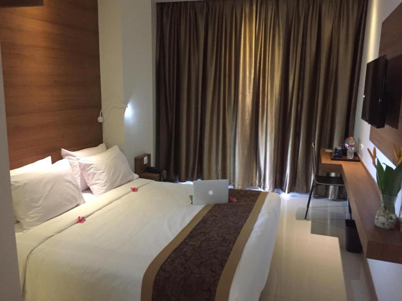 Sunwood Hotel Arianz Mataram Esterno foto