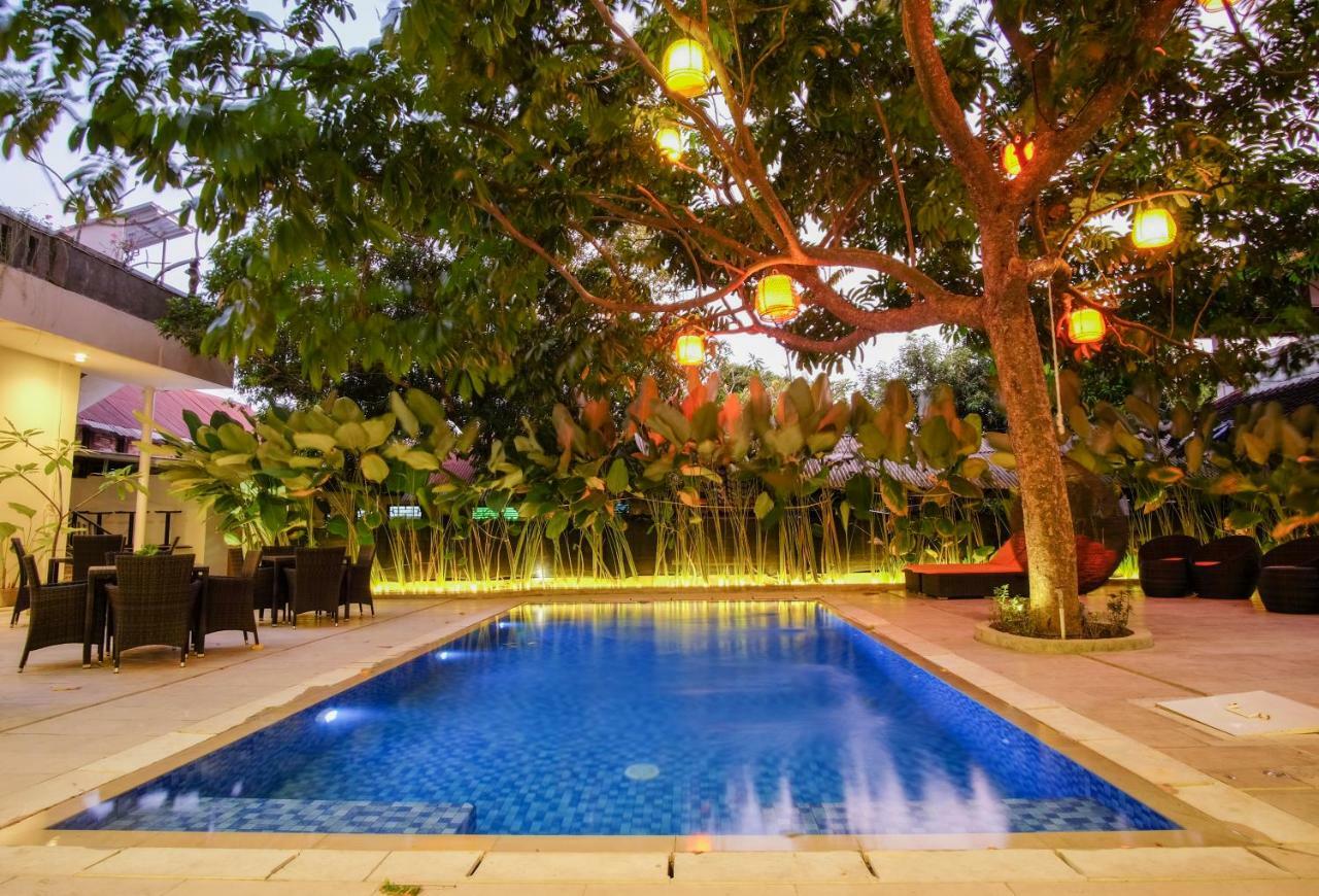 Sunwood Hotel Arianz Mataram Esterno foto
