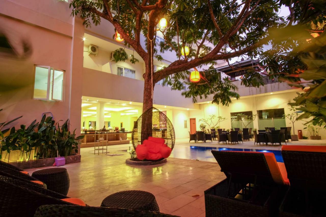 Sunwood Hotel Arianz Mataram Esterno foto